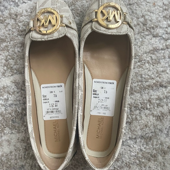 Michael Kors Shoes size 7.5M Vanilla like brand new - Picture 1 of 3